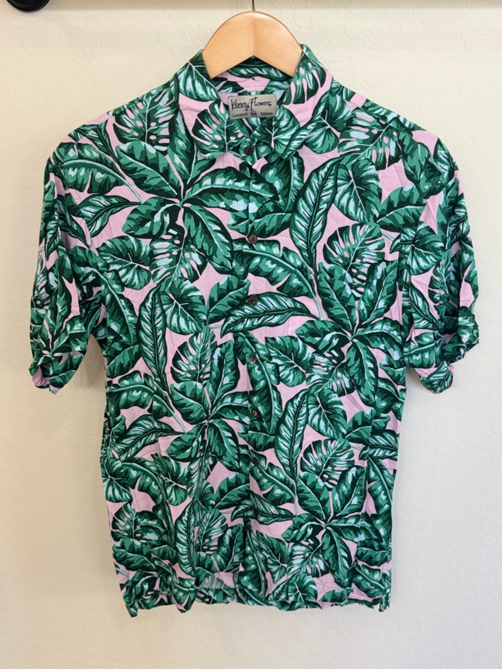 Kenny Flowers Fronds with Benefits Pink Green Palm Leaf Shirt Size Medium